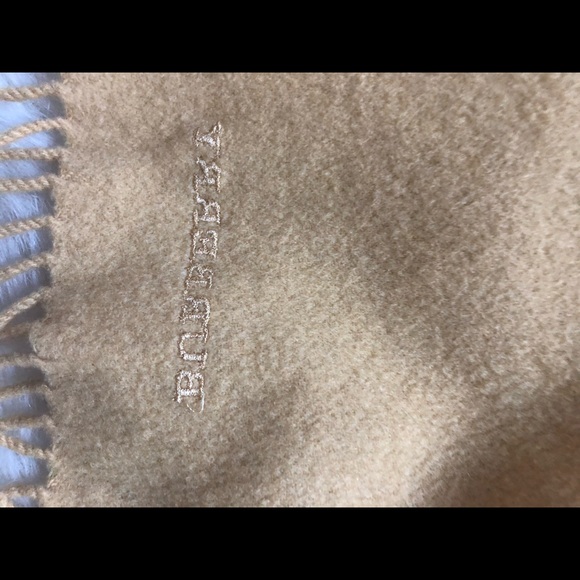 Authentic 100 percent cashmere Burberry scarf - Picture 6 of 9